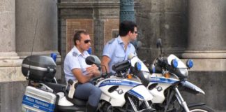 Napoli: travolge vigili urbani e fugge, bloccato 33enne di Casandrino