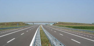 Bimbo ‘dimenticato’ su A22, polizia lo riconsegna a genitori