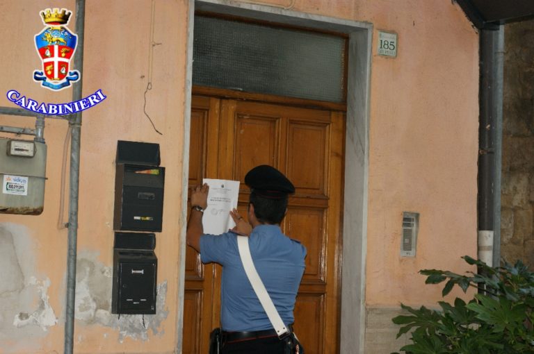 Casa a luci rosse nel centro di Avellino, 4 denunce