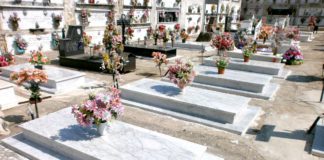 Tombe in marmo per gli immigrati senza nome