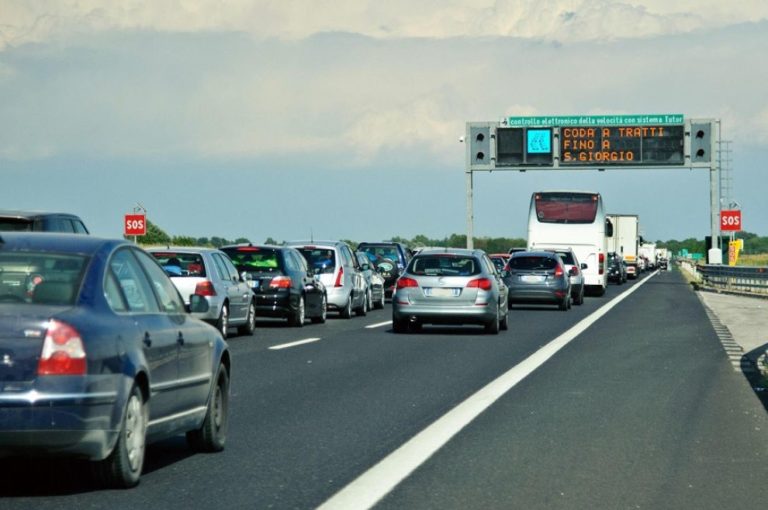 Esodo estivo, weekend da bollino rosso: allarme caldo in sei città