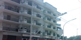 Cede palo della luce, paura in viale Kennedy