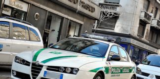 Palpeggiava bambina, polizia arresta pedofilo e lo salva da linciaggio