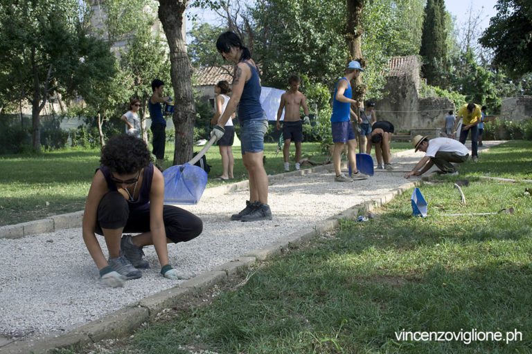 Casale di Teverolaccio, volontari in azione