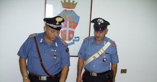 Incendia auto per gelosia, arrestato 53enne