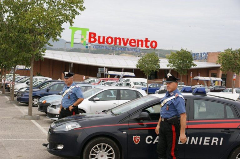 Importunavano clienti Buonvento, 3 fogli di via