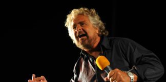 Grillo replica a Renzi: “Non sei nessuno”