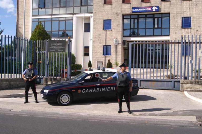Vede carabinieri e torna indietro, inseguito e spedito in cella