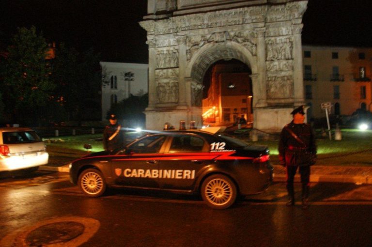 Non si ferma all’alt, arrestato pregiudicato