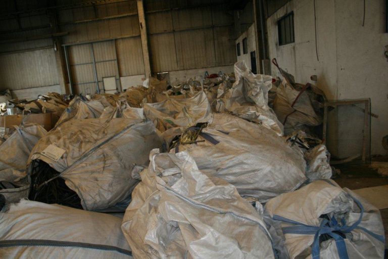 Deposito illegale di rifiuti speciali, 4 denunciati