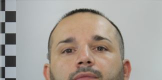 Centrale dello spaccio in casa, arrestato giovane