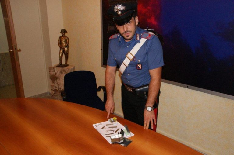 Droga in villa, denunciati due giovani