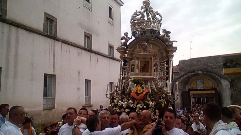 Aversa riabraccia l’icona  della Madonna di Casaluce