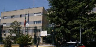 Fermato mentre preparava canna vicino ai carabinieri,