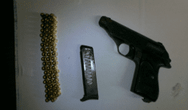 Nascondeva pistola sotto pavimento, arrestato