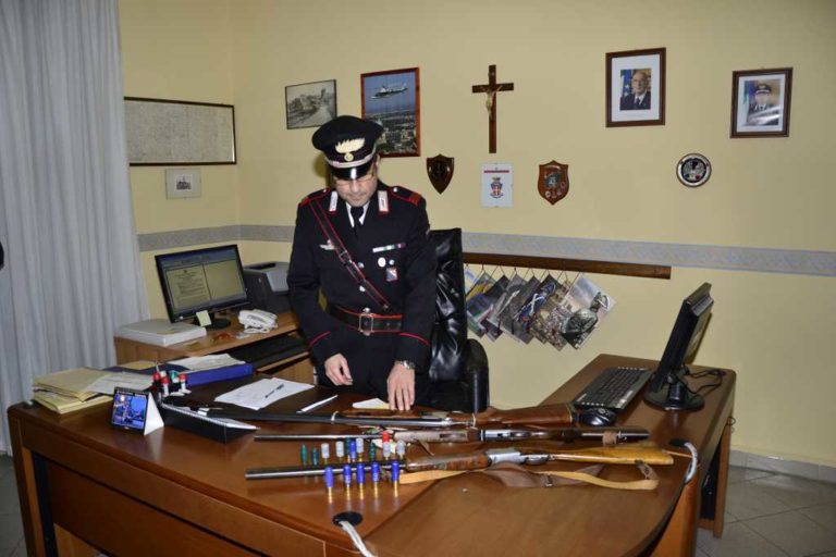 Spara contro lunotto auto, denunciato cacciatore