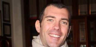 Scippa borsa ad anziani, inseguito e arrestato