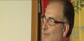 Sant’Arpino, Brasiello: Capone sa che perderà e promette posti di lavoro di plastica (Video)