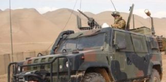 Bomba a mano nel Lince, morto Bersagliere italiano