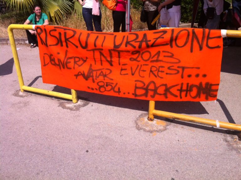 Tnt, picchetto e blocco totale contro il piano esuberi