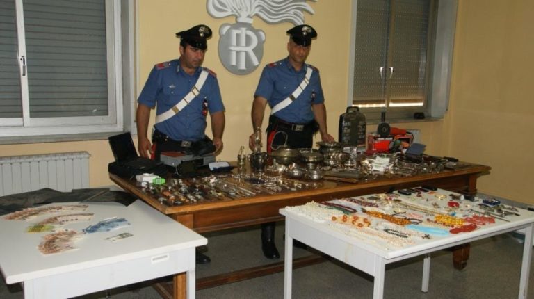 Svaligiavano case senza lasciare tracce, 8 arresti