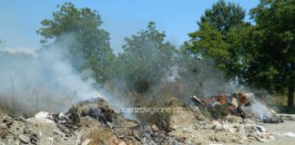 Amianto e rifiuti speciali in fiamme a Gricignano, la fotogallery