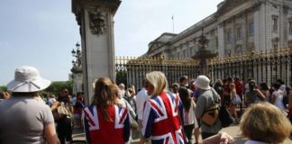 Il Royal Baby e’ maschio: sta bene, pesa quasi 4 kg