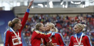 Bacio saffico contro legge anti-gay, stampa russa minimizza