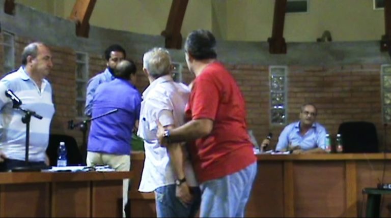 Minacce e aggressioni durante consiglio comunale, pronte denunce
