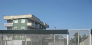 Muore immigrato, rivolta al Cie di Crotone che viene chiuso