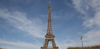Falso allarme bomba, evacuata la Torre Eiffel