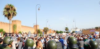 Polizia reprime duramente manifestazione contro grazia a pedofilo