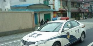 Ha cavato gli occhi a un bimbo, taglia su una donna