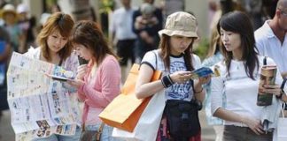 Boom di turisti a Napoli, scatta l’allarme delle guide turistiche abusive