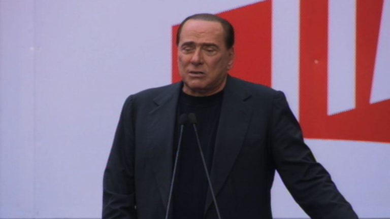 Danni in via del Plebiscito, denunciati promotori manifestazione pro Berlusconi
