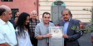 Terra dei Fuochi: piantato L’Albero della Pace, encomio a don Peppino Esposito