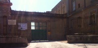 Castello Aragonese, dopo la visita di ieri stamattina portone chiuso