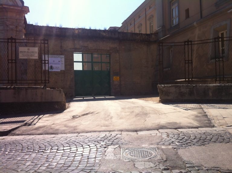 Castello Aragonese, dopo la visita di ieri stamattina portone chiuso