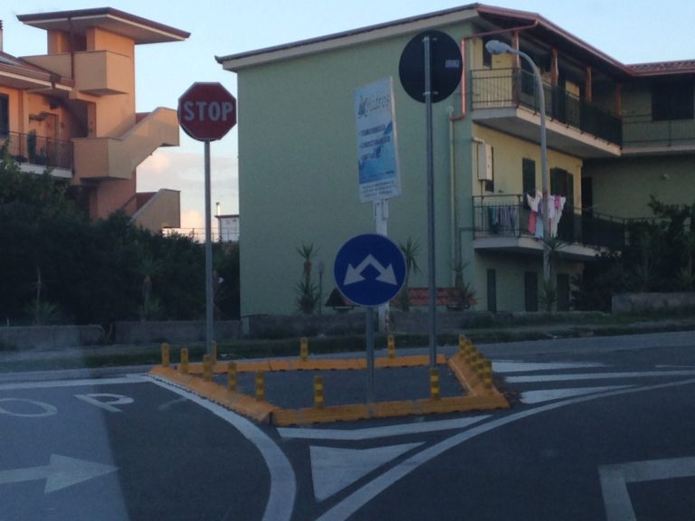 Rinnovata la segnaletica nella zona della stazione
