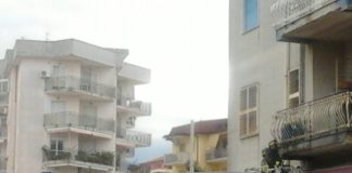 Cadono calcinacci in via Tristano, arteria chiusa per due ore