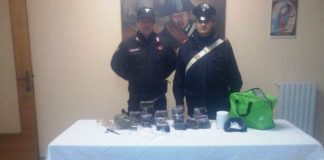 Scoperto deposito di droga, 51enne custodiva 97 panetti di hashish e cocaina. In manette