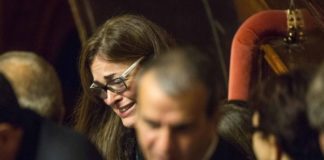 M5S alla ‘ex’ Paola De Pin: “Venduta”. Lei scoppia in lacrime (Video)