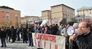Cassa integrazione negata, presidio Ixfin alla Prefettura