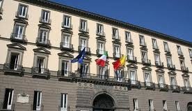 Napoli, disoccupati occupano il Duomo: poi sit-in all’interno e all’esterno del consiglio comunale