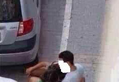 Fanno sesso in strada, la foto impazza sul web: li scopre tutto il mondo