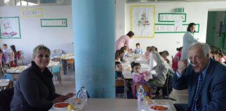 S. Arpino: l’assessore Boerio e il preside Dell’Amico a pranzo alla mensa scolastica