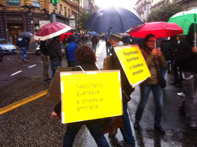 #fiumeinpiena, la Fotogallery del corteo di Napoli