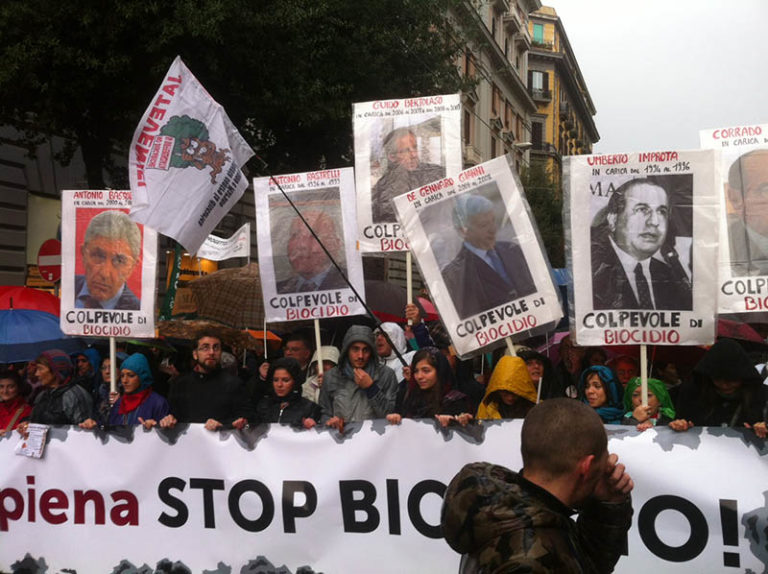 #fiumeinpiena, centomila in piazza contro il biocidio a Napoli: vogliamo vivere