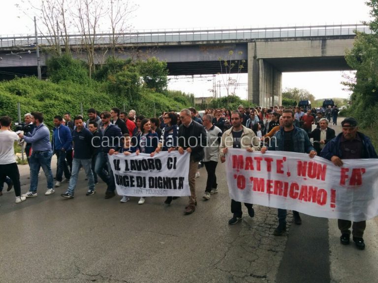No alla chiusura dell’ex Indesit, centinaia di cittadini in corteo FOTO E VIDEO
