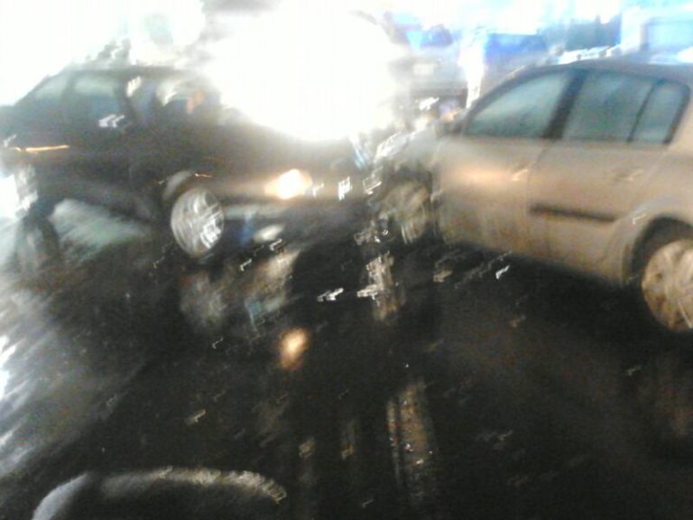Aversa: schianto in viale Europa, coinvolte 4 auto: 2 feriti
